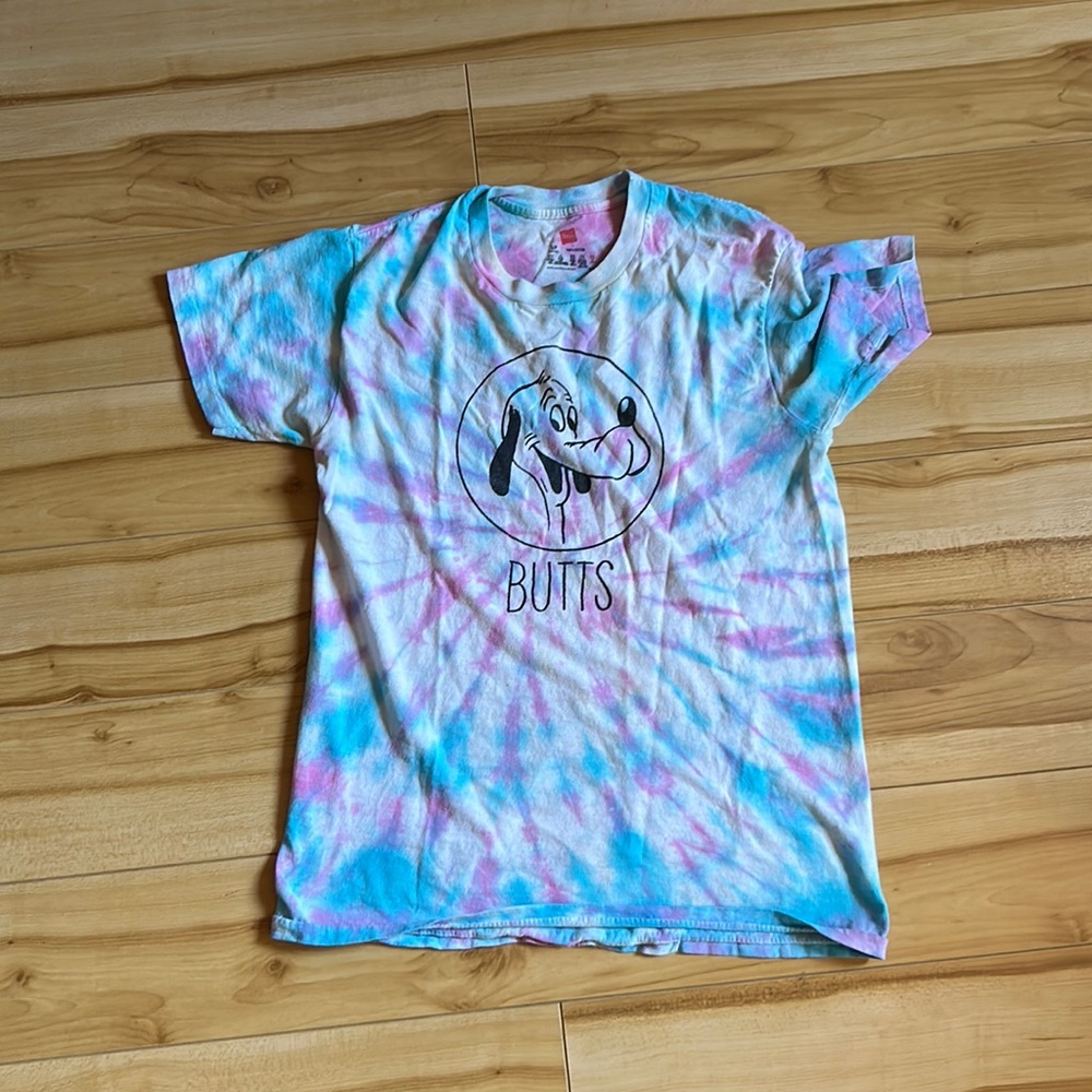 BUTTS tie dye tee shirt with cartoon dog